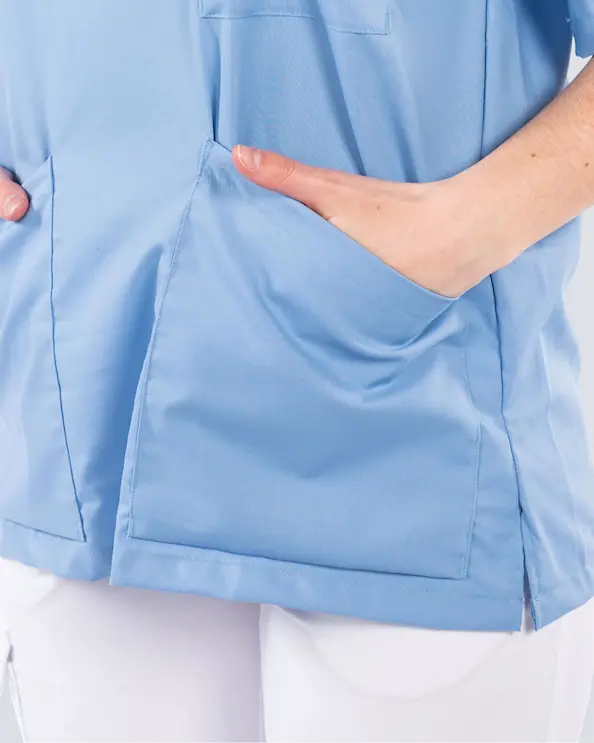 Almedahls Lyseblå Bluse med v-hals Unisex