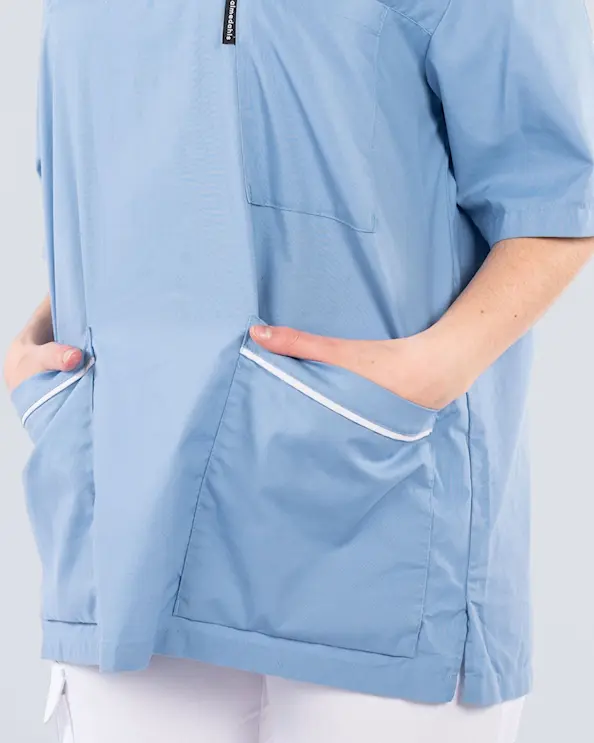 Almedahls Lyseblå/Hvit V-bluse Unisex