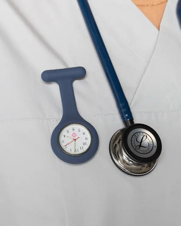 Schwesternuhr Valencia Marineblau