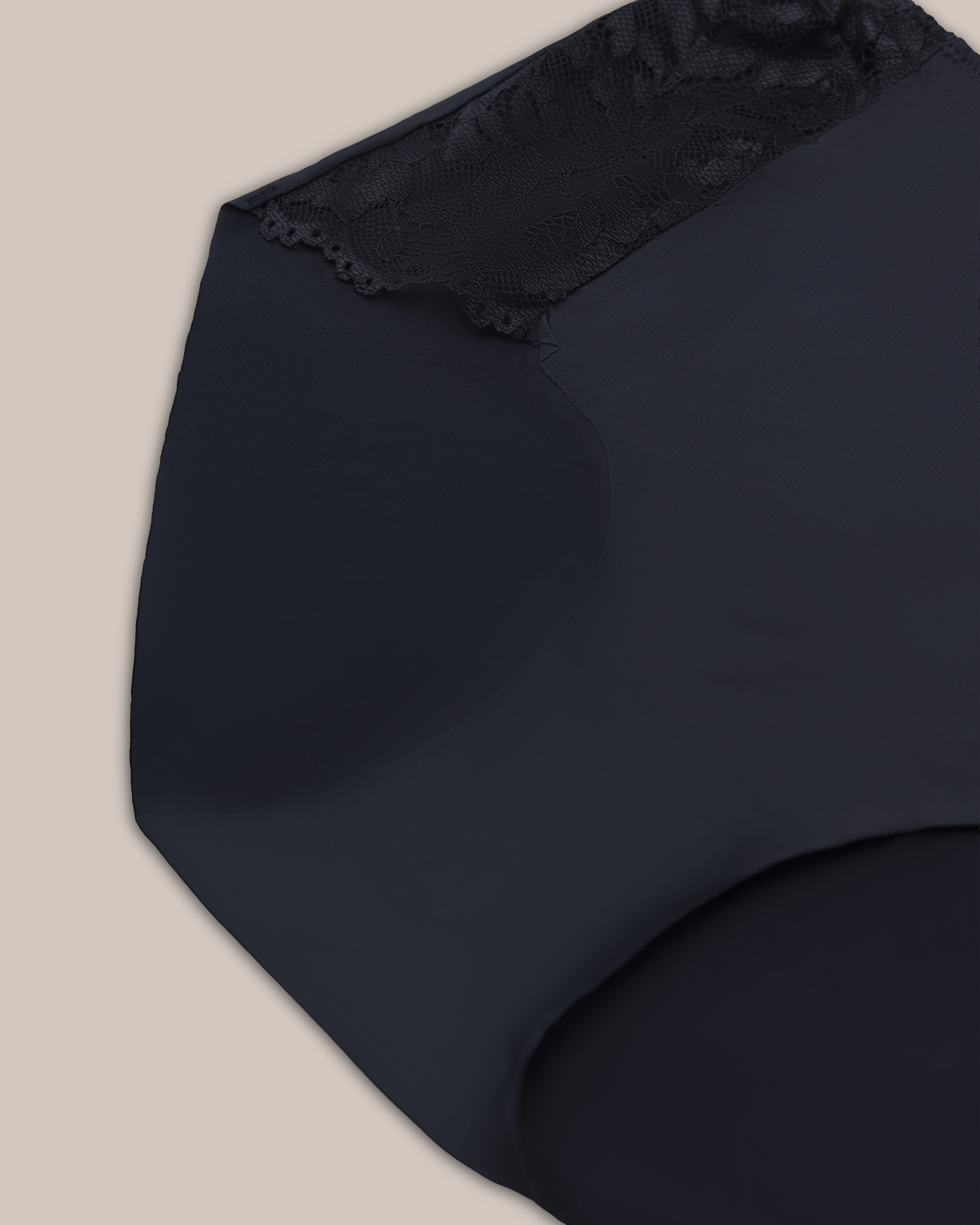 Maxitrusse Eve Lace Lasercut Sort