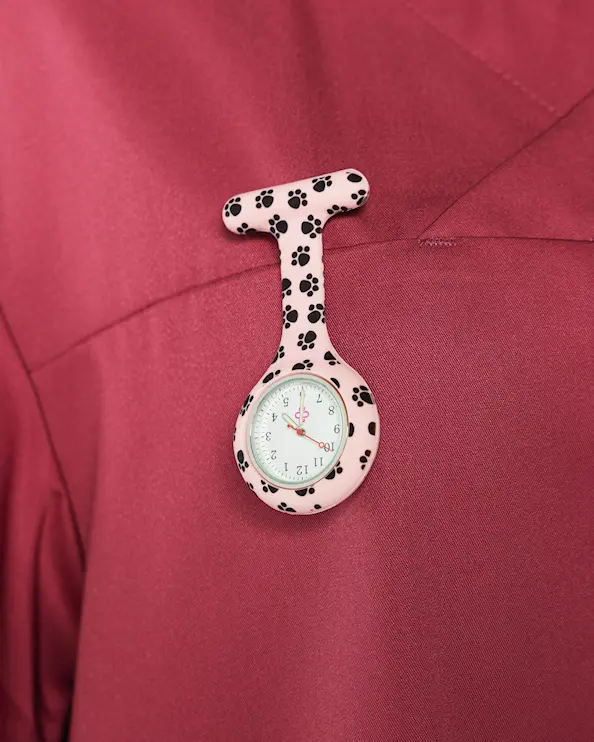 Hoitajan kello tassut pinkki