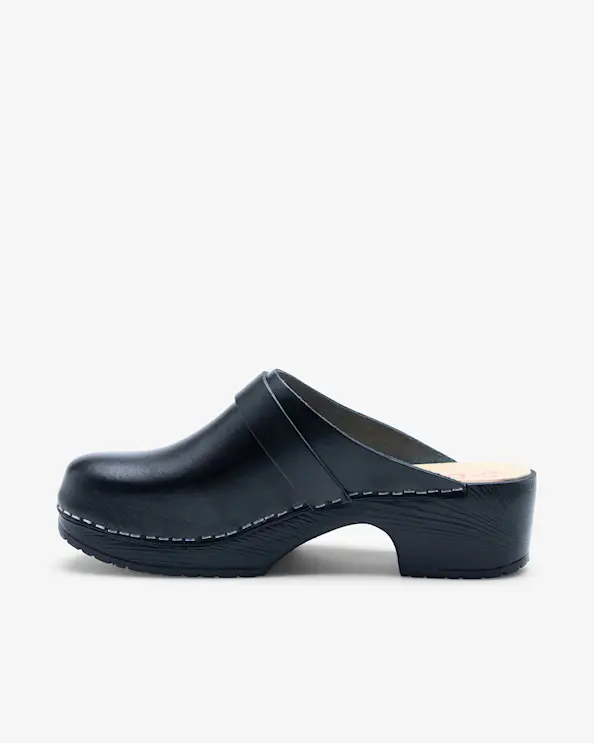 Perinteiset Mustat Mattapintaiset Työkengät, Mustat Pohjat