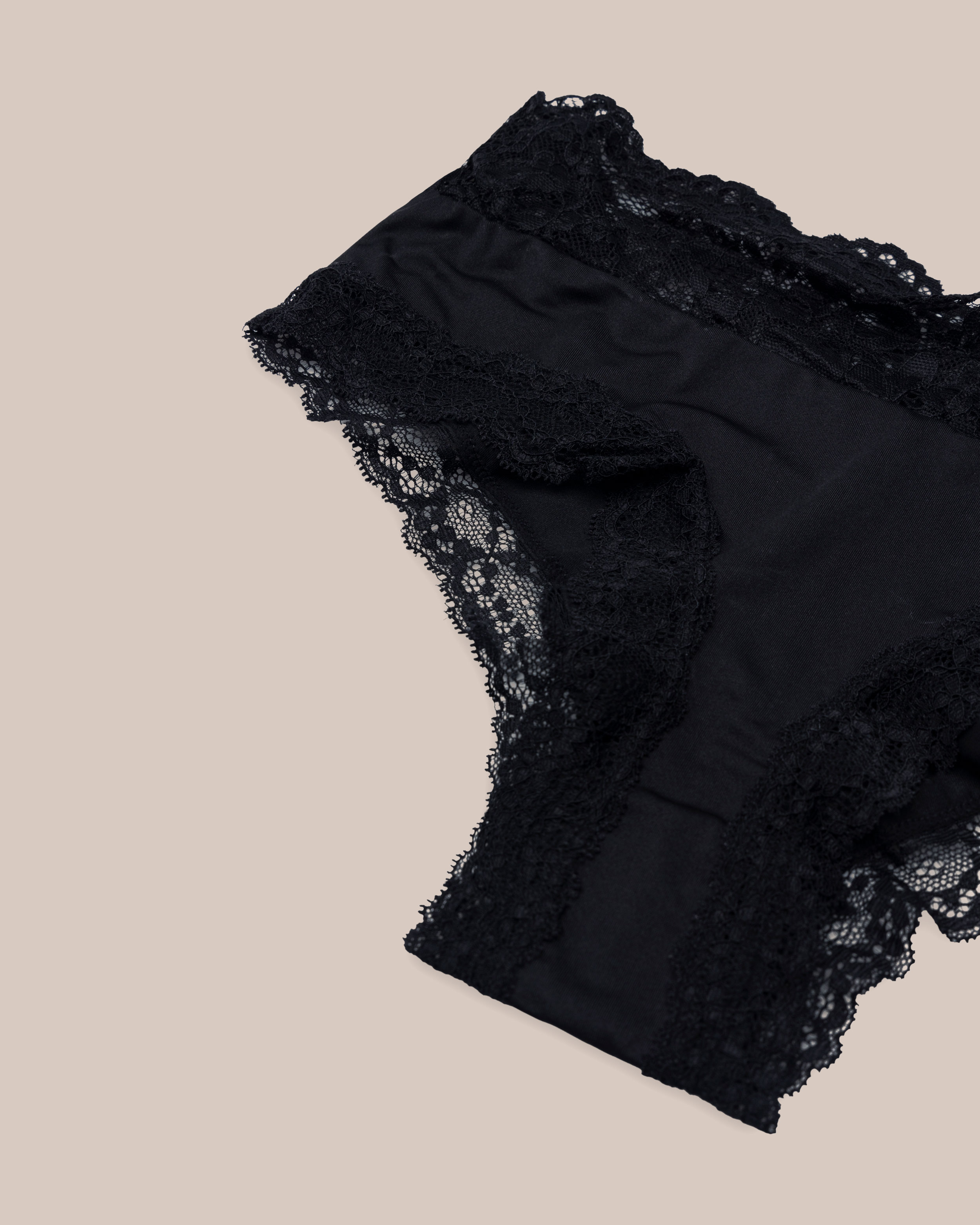 Brasiliansk trusse Greta med blonder sort Sort