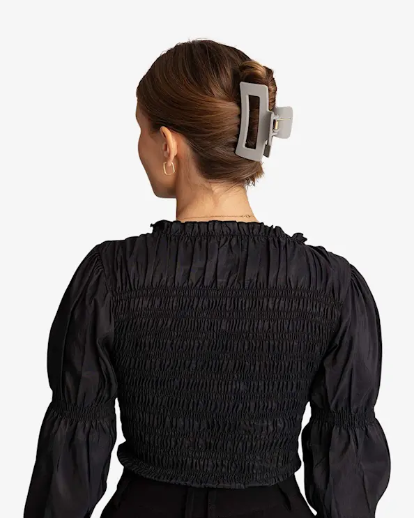 Léonie Hiusklipsi, iso Harmaa